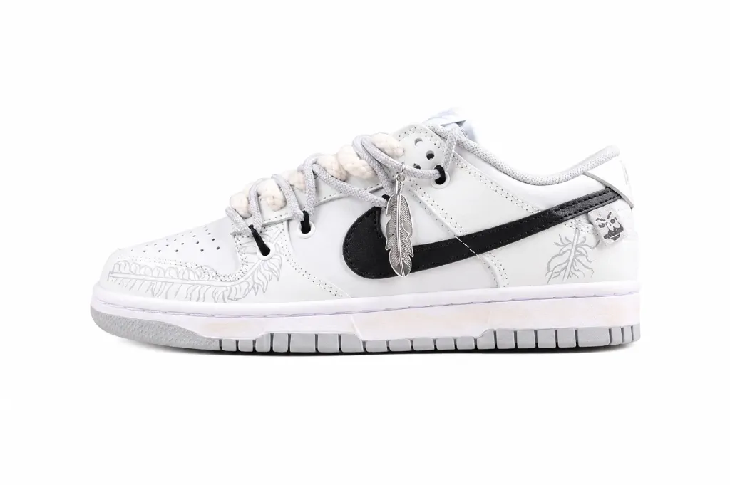 Dunk Low Skull Feather (34)
