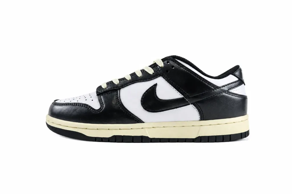 Nike Dunk Low Panda Vintage (34)