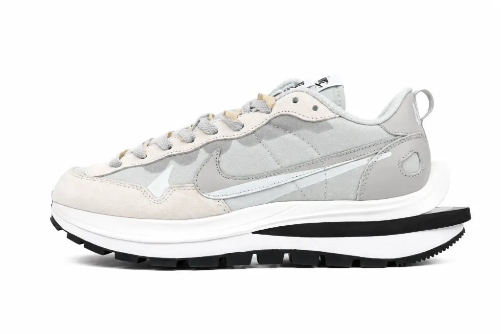 Nike VaporWaffle x sacai Sail / Light Bone