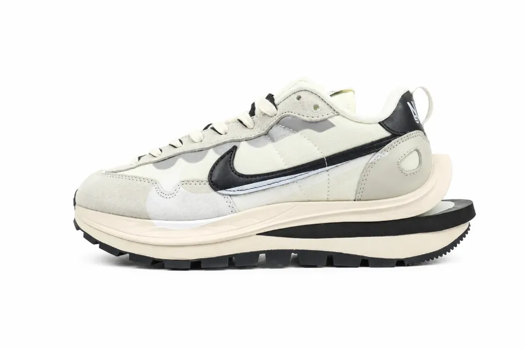 Nike x sacai VaporWaffle Off Noir (34)