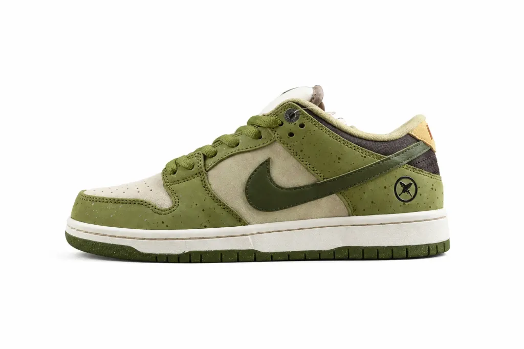 Nike SB Dunk Low Futura Laboratories